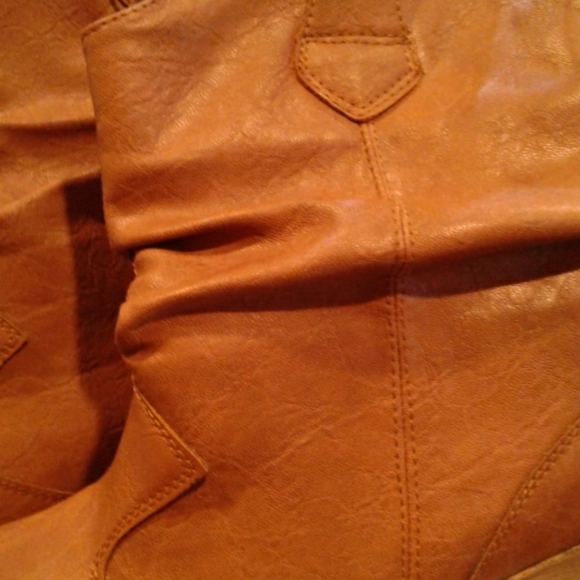 Boots - Picture 4 of 8